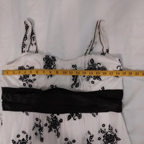Trixxi Semi Formal White with Black Flocking Size 2X - Picture 6 of 9